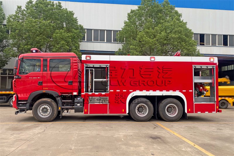 🚒 消防车大揭秘：城市里的"红色守护神"到底有多硬核？